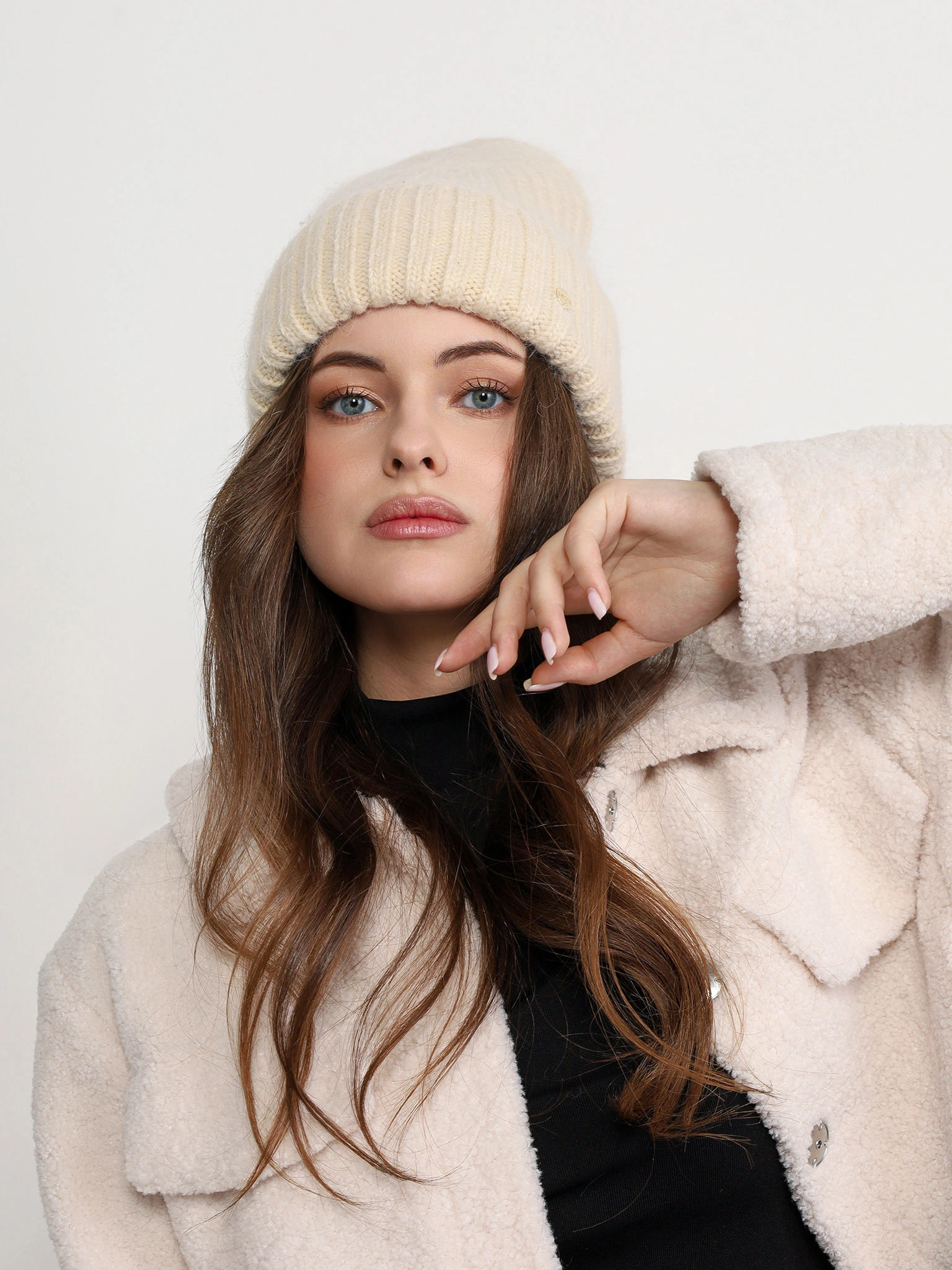 Шапка-бини из ангоры и нейлона с отворотом в ассортименте